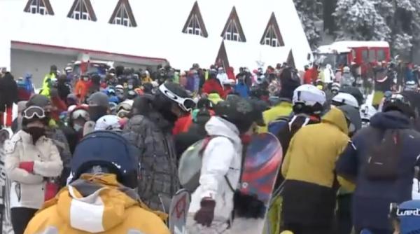 aglomeratie in poiana brasov fara respectarea masurilor de distantare jandarmii au intervenit