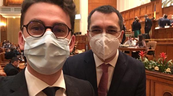 iulian bulai si a evaluat operele de arta realizate chiar de el in coroane norvegiene cristache cristoiu paradox ma amuz nu stiu ce l a apucat