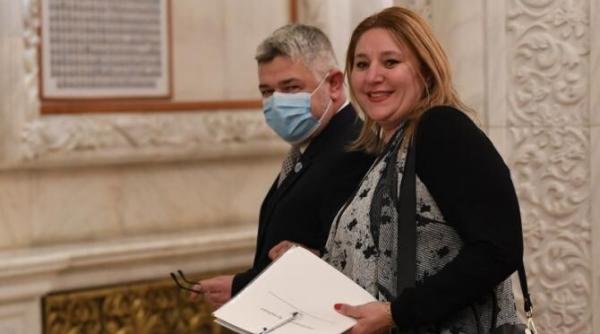 mircea diaconu cineva o impinge in fata pe diana sosoaca nu o cunosc nu mi o puneti in carca