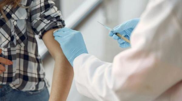 moderna anunta o reducere a livrarilor de vaccinuri in italia