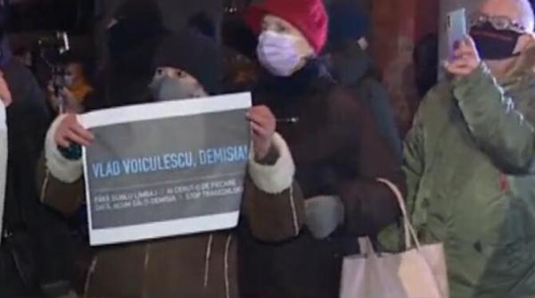 protest in fata spitalului prc e2prc 80prc 9dmatei balsprc e2prc 80prc 9d  tudor ionescu  ar trebui sa isi dea demisia