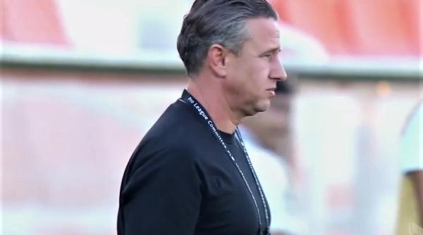 u craiova l a dat afara pe papura dar reghecampf s a razgandit si nu mai vine sa antreneze