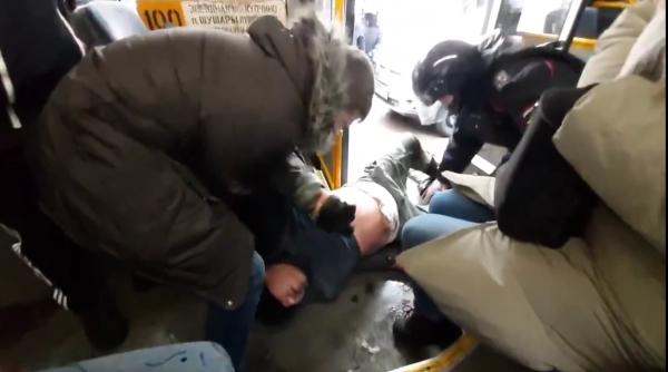 imagini de cosmar din rusia protestatarii din sankt petersburg sunt gazati si electrocutati de politisti sunt raniti