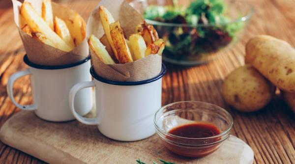 pune un cartof taiat intr o sticla cu putin otet si asteapta 12 ore rezultat spectaculos