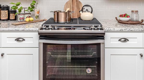 cum cureti usor cuptorul fara detergent ai nevoie de un ingredient banal