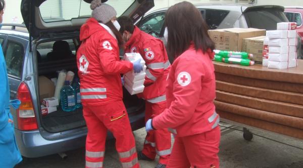 sinistratii incendiului de la sumuleu miercurea ciuc primesc alimente esentiale prin crucea rosie romana
