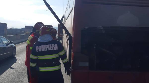 autobuz in flacari pe dn73 aproximativ 30 de oameni s au autoevacuat de urgenta