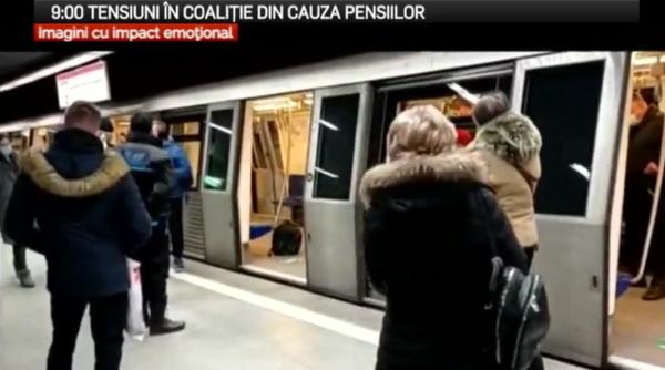 interventie la metrou unui barbat i s a facut rau trenul a fost evacuat de urgenta video