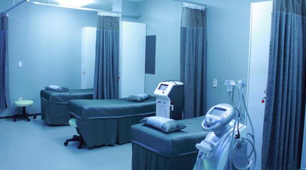 o adepta a teoriilor conspirationiste nu mai are voie in spitale pentru ca a filmat inauntru