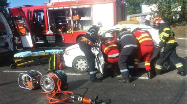 copac cazut peste o masina in mers femeie resuscitata in aceste momente