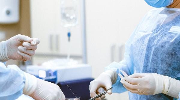 operatia clasica vs laparoscopica in cancerul de colon mit spulberat de medicul florin grama