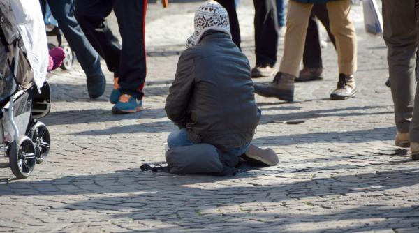 povestea tragica a unui cersetor care a murit de frig in milano avea peste 100 000 de euro in cont