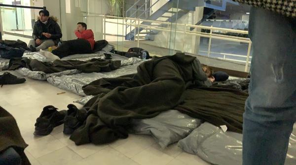 romanii tinuti pe aeroportul din mexic eliberati ingrozitor umilitor