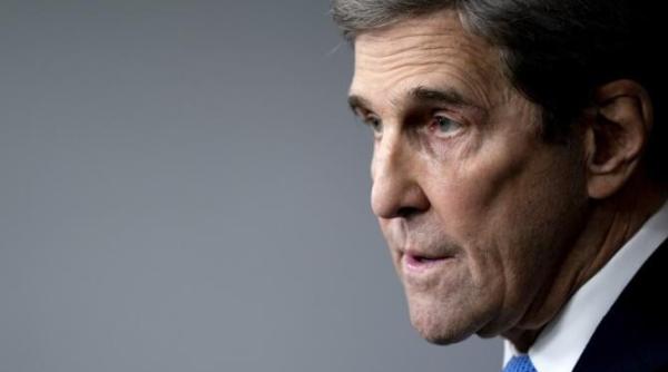 tarul schimbarii climatice preferat de biden john kerry a mers cu avionul privat pentru a primi un premiu de mediu