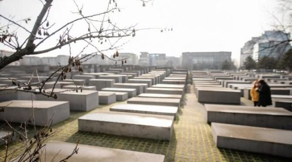 o femeie de 95 de ani acuzata de complicitate in cazul a 10 000 de morti nemtoaica fusese seretara unui comandant ss