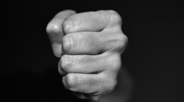 sapte barbati bataie pe strada in tulcea unul a murit