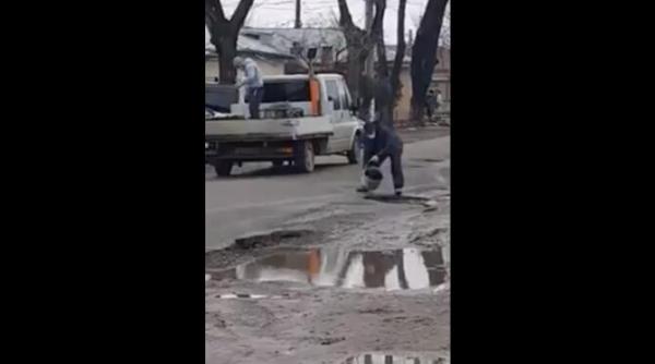 video asfalt turnat in apa la braila