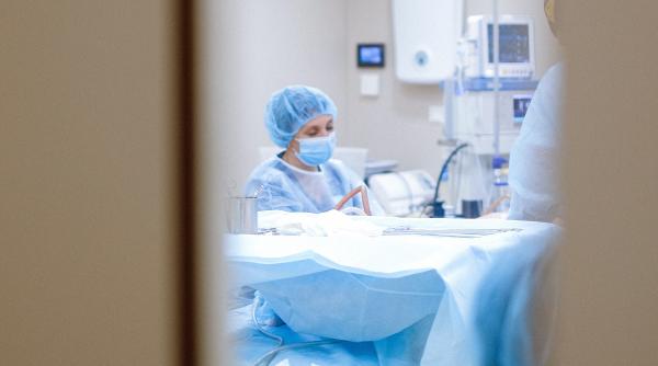 prof dr serban bubenek si prof dr alexandru serban provocarile pandemiei in spitalele romanesti academia de sanatate editie speciala