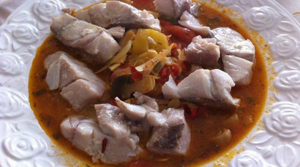 ciorba de peste cu rosii reteta felul de mancare surprinzator de bun