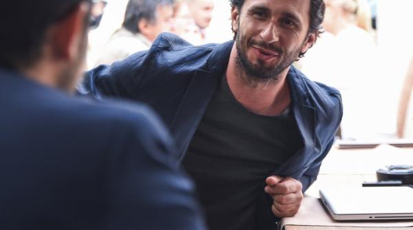 dragos bucur mesaj controversat reactii dure acum realizez ca tata fara comorbiditati e acum in groapa din cauza unora ca tine