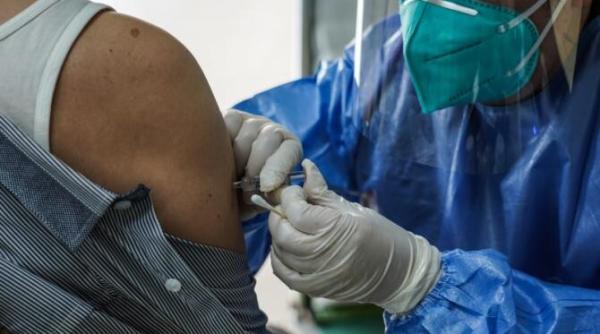 guvernul spaniol vrea amanarea vaccinului covid 19 cu sase luni