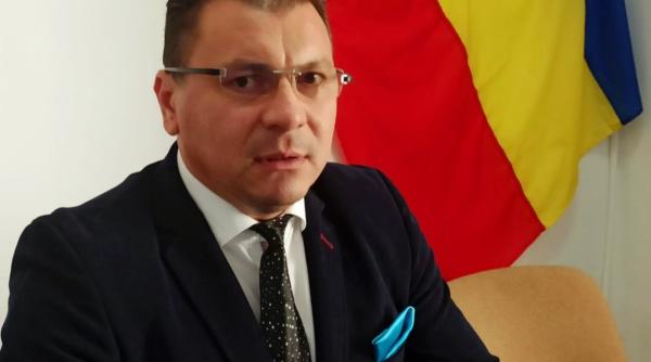 petre ionel revolta chelneri angajati pe posturi de directori si coafeze pe posturi de demnitari