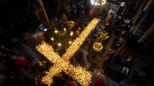 preotii bulgari au oferit credinciosilor mii de borcane cu miere sfintita impotriva covid 19