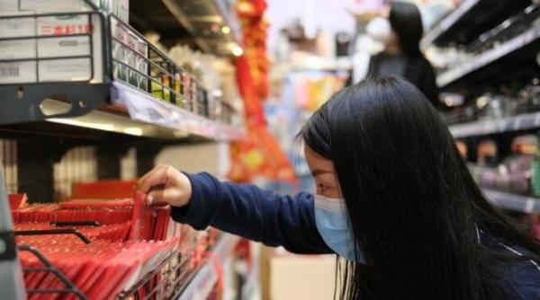 covid 19 locul cu cel mai mare risc de contagiune din supermarket expert pericolul nu e pe pungile pe care pui mana ci in in aerul pe care il respiri