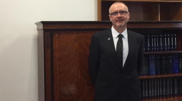 sorin lavric dupa ce sosoaca l a acuzat ca a ridicat palma la ea