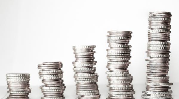 alocatiile elevilor crescute doar cu 16 la suta in 2021 val valcu reactie ironica e ca la banca cu contractele scrise mic