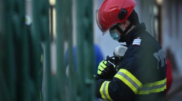 incendiu la patru locuinte in sectorul 5 interventie de urgenta