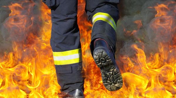 interventie de urgenta a isu iasi un autoturism arde ca o torta