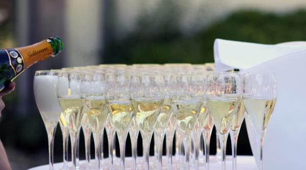 botez cu 40 de persoane oprit de politistii de la campulung moldovenesc