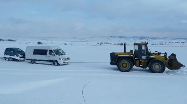 fenomene meteo extreme pe dn 17a masini aruncate in afara soselei video