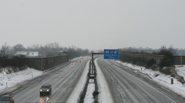 mae avertizare autostrada inchisa din cauza vremii extreme intre lamia si atena in grecia