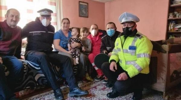 fetita cu talpile goale in zapada politist local marcat cum a intervenit