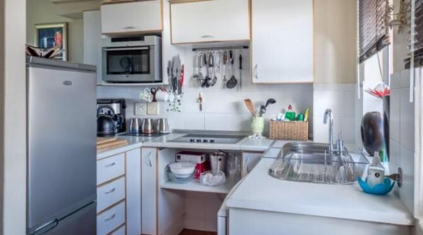 scapi usor de petele de calcar cu un singur ingredient din bucatarie