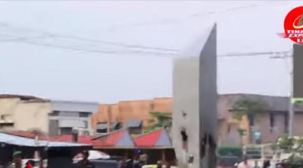 monolitul misterios si a gasit nasul in congo ce au facut oamenii cand l au vazut