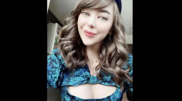 oana lovin face misto de expozitia organizata de clotilde armand pai si cu mine ce ati avut tot dracoaica tot cu sanii goi