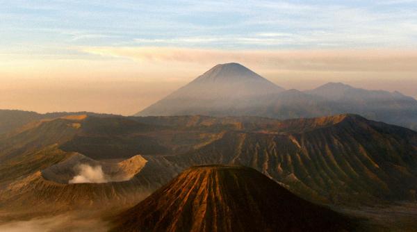 a erupt vulcanul merapi avertisment pentru cetatenii din indonezia