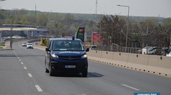 jandarmii din galati interventie la doua scandaluri in familie barbat amenintat de sotia bauta si cearta intre mama si fiu de la bani