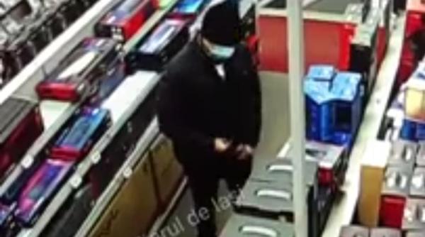 student la drept prins la furat in iasi era in arest la domiciliu pentru trafic de heroina unde ascundea marfa video