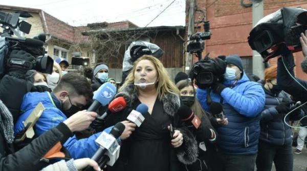 prefectul de hunedoara  cu tigara in mina  sosoaca  i a aruncat din mana bricheta unul dintre ortaci