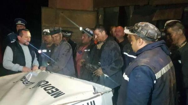 proteste de amploare la mina lupeni  bogdan chirieac  s ar putea sa dea foc guvernului