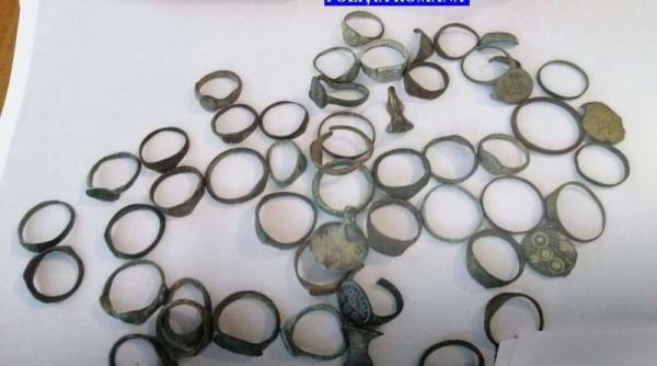 spalare de bani  trafic de mercur si detectii neautorizate  hunedorean cercetat de politisti