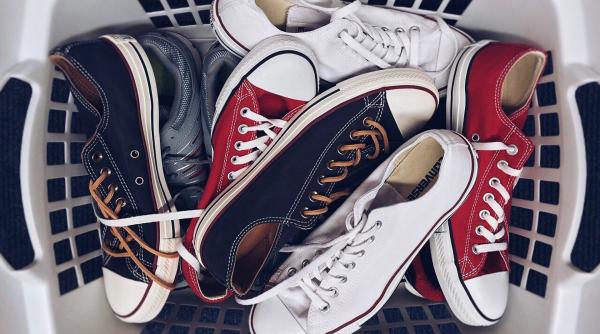 cum speli adidasii albi din panza se curata impecabil cu doua ingrediente