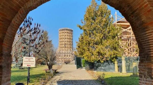 fake news despre restaurarea turnului chindiei cu polistiren si termopane reactia autoritatilor