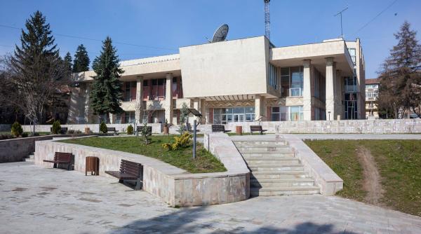 plangere penala  scandal pe o cladire publica din sfantu gheorghe  prc e2prc 80prc 9dla limita infractionalitatii   probleme de sanatate publicaprc e2prc 80prc 9d