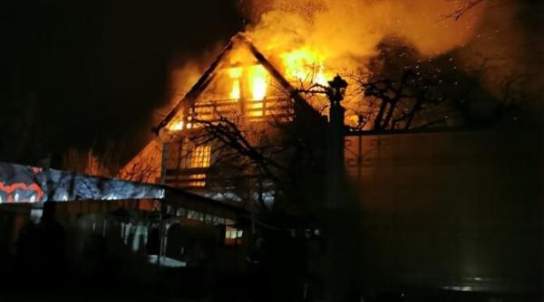 cabana distusa in urma unui incendiu violent proprietara a facut atac de panica