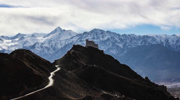 china a retinut sase persoane care au vorbit de rau soldatii ucisi in bataia cu indienii la granita